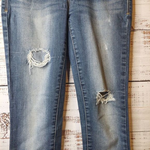 Medium Rise Curvy Skinny Guess Jeans - Picture 4 of 10
